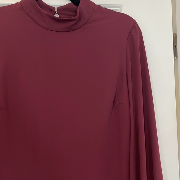 Burgundy mini shift dress with button sleeves - Picture 2 of 2